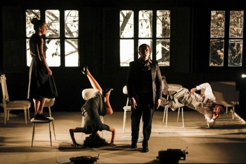 «Ο Φίλιπ Γκλας αγοράζει μια φραντζόλα ψωμί»  από 21 Οκτωβρίου στο Θέατρο 104