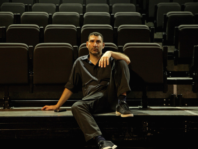 Σε Κάποιο Σημείο Κάθε Συνέντευξης, ο Γιάννης Οικονομίδης Πάντα Τσαντίζεται