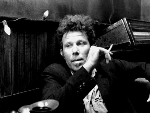 O Tom Waits συγχαίρει τον Bob Dylan για το Νόμπελ: «Καμία φωνή δεν είναι μεγαλύτερη»