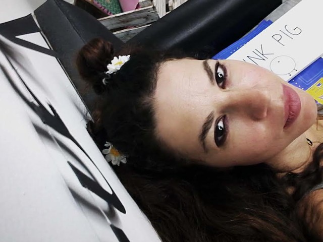 H Mαριλένα Βαϊνανίδη έχει πετάξει βιβλίο στο κεφάλι ανθρώπου