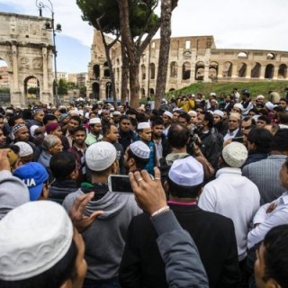Αυτοματοποιημένα τηλεφωνήματα για την καταγραφή των μουσουλμάνων προκαλούν πανικό στις ΗΠΑ