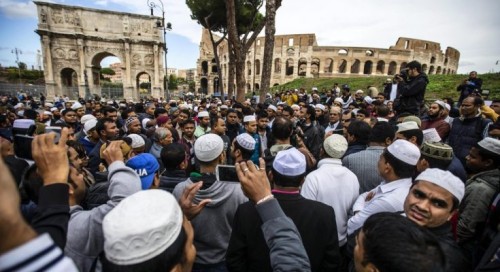 Αυτοματοποιημένα τηλεφωνήματα για την καταγραφή των μουσουλμάνων προκαλούν πανικό στις ΗΠΑ