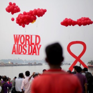 Κόκκινα φιογκάκια από σήμερα στην Καλκούτα της Ινδίας για την ευαισθητοποίηση κατά του HIV/AIDS