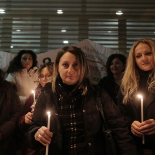 Ολονυχτία έξω από το Υπουργείο Υγείας