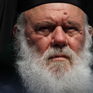 Ο αρχιεπίσκοπος Ιερώνυμος είναι θρησκευτικός ηγέτης ή μέλος εθνικιστικής οργάνωσης;