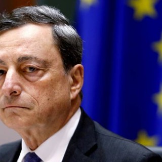 Προς όφελος της ευρωζώνης πρέρπει να υπάρξει μια λύση για το ελληνικό χρέος, δήλωσε ο Μάριο Ντράγκι