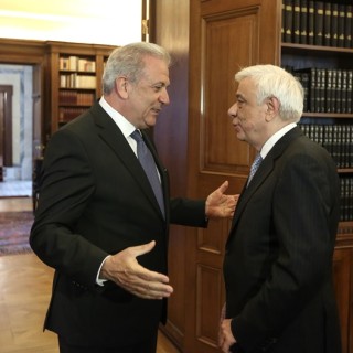 Ξεκάθαρο μήνυμα προς την Τουρκία έστειλαν ο Π. Παυλόπουλος και ο Δ. Αβραμόπουλος για την τήρηση της συμφωνίας για το Προσφυγικό