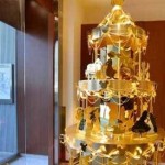 Χριστουγεννιάτικο δένδρο από ατόφιο χρυσάφι πωλείται σε κατάστημα του Τόκιο