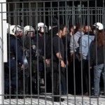 Επανήλθε το δικαστήριο μετά τη διακοπή, λόγω συμπλοκής αντιφασιστών με μέλη της Χρυσής Αυγής