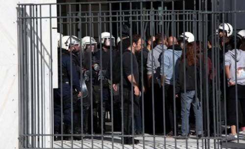 Επανήλθε το δικαστήριο μετά τη διακοπή, λόγω συμπλοκής αντιφασιστών με μέλη της Χρυσής Αυγής