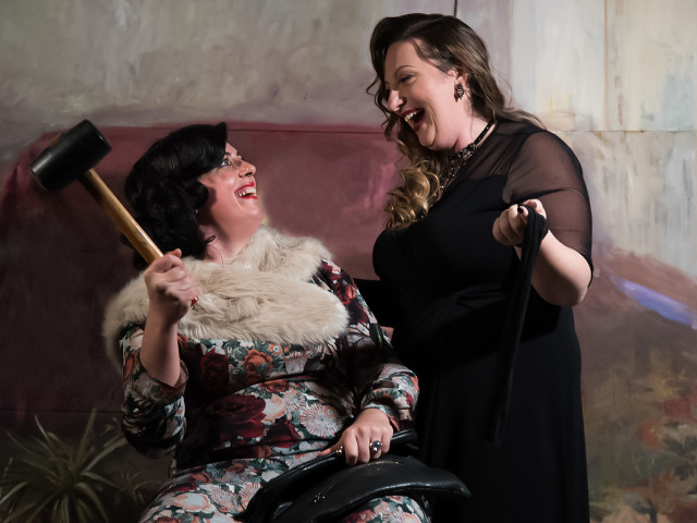 Α Curvy Tale: Η ιστορία δυο γυναικών με καμπύλες