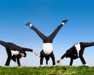 Πώς θα ζούμε καλύτερα με λιγότερη δουλειά