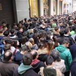 Πρωτοφανείς «ουρές» σε αλυσίδες καταστημάτων για το Black Friday