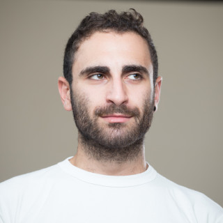 ΓΚΑΜΛΕΤ: Ο Ηλίας Αδάμ μας μιλάει για τον Άμλετ με το παράξενο G μπροστά