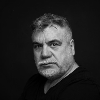 Γιάννης Κακλέας: «Ο Τσίπρας ήταν ένας γοητευτικός Αριστερός. Τώρα είναι ένας ταλαιπωρημένος αστός»