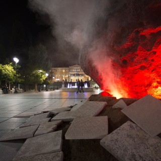 Και εκεί που δεν το περιμένεις πέφτει μετεωρίτης στο Σύνταγμα!