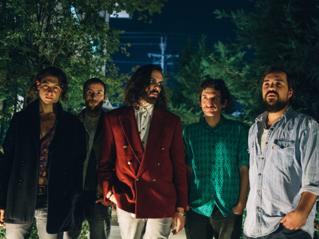 Οι Chickn ζουν για το momentum και το πρώτο τους άλμπουμ το αποδεικνύει