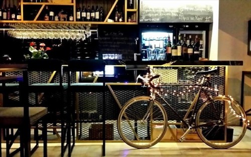 To Bobo Wine Bar ανανεώνεται και παρουσιάζει νέες γευστικές προτάσεις κρασιού και φαγητού