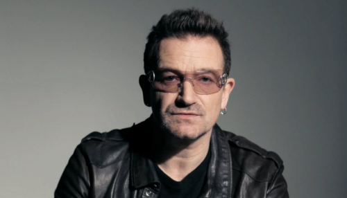 H φωτογραφία του Bono πάνω σε μοτοσικλέτα της αστυνομίας στο Whataburger που έγινε viral