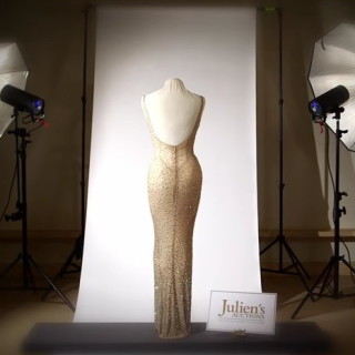 Το φόρεμα της Μέριλιν για το «Happy Birthday» στον JFK πωλήθηκε 4,8 εκατομμύρια δολάρια