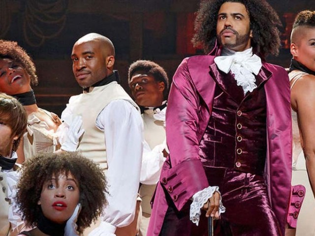 Ο θίασος του μιούζικαλ «Χάμιλτον» δεν θα ζητήσει συγγνώμη από τον εκλεγμένο αντιπρόεδρο γιατί «ο διάλογος δεν είναι παρενόχληση»