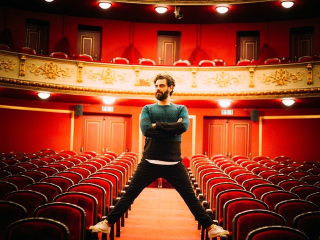 Ο Κωνσταντίνος Ντέλλας μάλλον έχει καταπιεί το «Νάρκισσος και Χρυσόστομος» του Έρμαν Έσσε