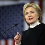 Η Χίλαρι Κλίντον προηγείται στις δημοσκοπήσεις, αν και η διαφορά της με τον Τραμπ μειώθηκε στις 3 μονάδες