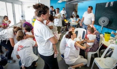 Οι Γιατροί Χωρίς Σύνορα συνεχίζουν τους εμβολιασμούς των παιδιών προσφύγων σε όλη την Ελλάδα