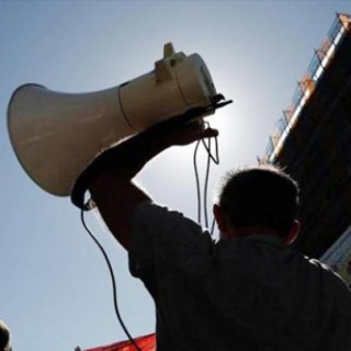 Διαμαρτυρία φοιτητών για τις μετεγγραφές, έξω από το υπουργείο Παιδείας