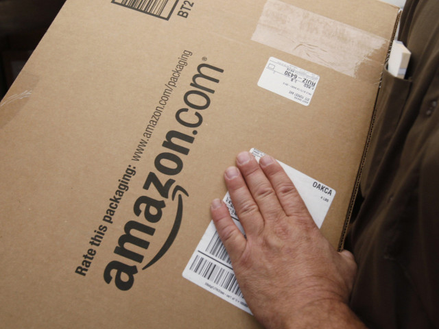 Amazon: Σάλος στην Ιταλία από το «έξυπνο βραχιόλι» που ελέγχει τους εργαζόμενους