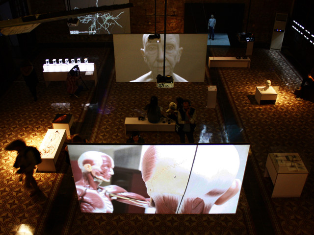 Είμαστε Άνθρωποι;