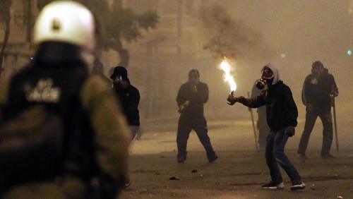 Δεκατρείς συλλήψεις και πέντε προσαγωγές για τα επεισόδια στο Πολυτεχνείο