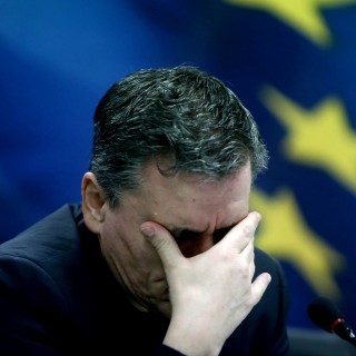 Eurogroup: «Φρένο» στην εκταμίευση της δόσης