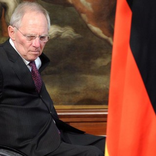 «Ναι» Σόιμπλε σε βραχυπρόθεσμα μέτρα ελάφρυνσης χρέους