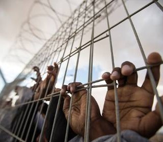 Ισπανία: Σχεδόν 400 πρόσφυγες κατάφεραν να περάσουν στον ισπανικό θύλακα της Θέουτα