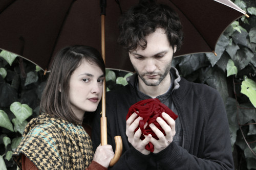 Η Popaganda σας κάνει δώρο 5 διπλές προσκλήσεις για την μουσικοθεατρική παράσταση «Ως την άκρη της κλωστής»