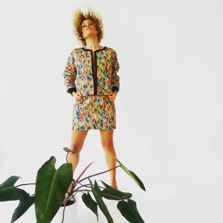 Η νέα συλλογή των Razzmatazz θα μπορούσε να φορεθεί από την Jane Birkin και την Brie Larson