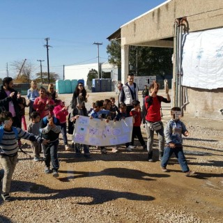 Intervolve: Mια οργάνωση για τους πρόσφυγες που δεν προσφέρει μόνο ρούχα