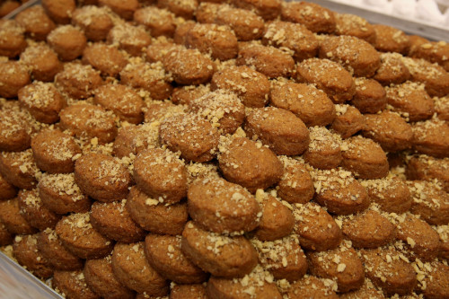 Θα πάρετε ένα μελομακάρονο;