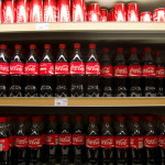 Οι εταιρείες Coca-Cola, Nestlé, ΔΕΛΤΑ και Unilever αποσύρουν όλα τα προϊόντα μετά την απειλή οργάνωσης για δηλητηρίαση