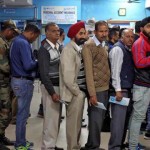 Ινδία: Ουρές στις τράπεζες εν όψη της απόσυρσης χαρτονομισμάτων