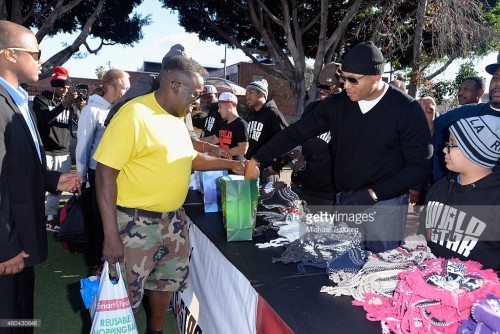 Ο ράπερ LL Cool J σε ρόλο Άη Βασίλη