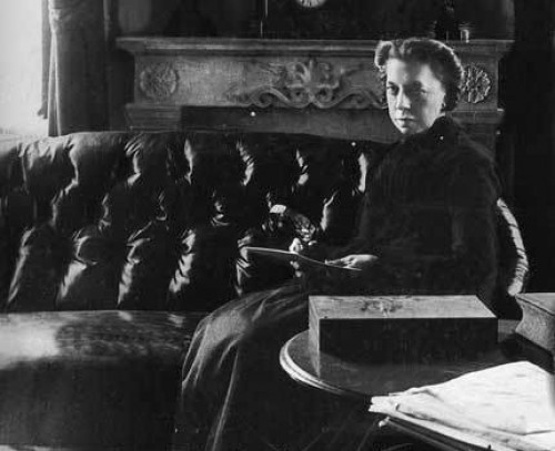 Ποιές παραστάσεις θα παίζονται στο Θέατρο Σφενδόνη από τη νέα χρονιά;