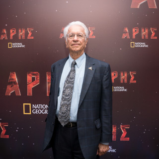 Στην αιώνια λιακάδα του επιστημονικού μυαλού του Σταμάτη Κριμιζή