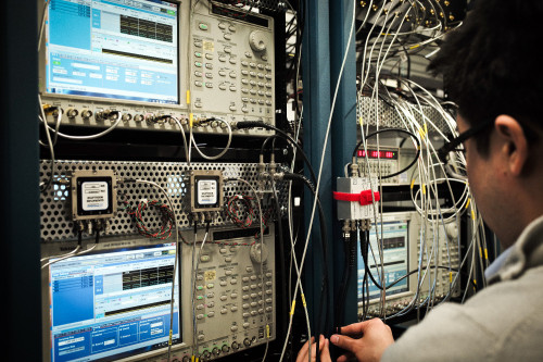 Οι υπολογιστές του αύριο: διάφανες οθόνες, κινητά τηλέφωνα αυτιού και τηλεοράσεις παλάμης