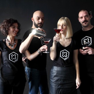 Το DIY cocktail delivery γεννήθηκε από μια κοινή επιθυμία σε ένα πάρτι σε ταράτσα