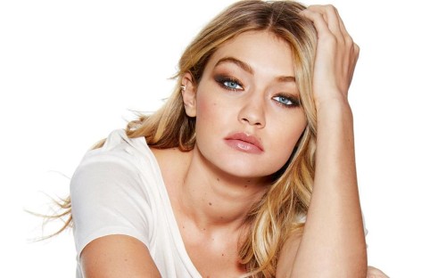 Η Τζίτζι Χαντίντ ανακηρύχθηκε μοντέλο της xρονιάς στα Fashion Awards 2016