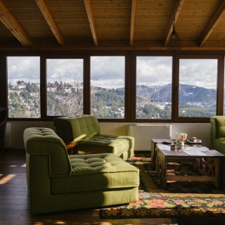 Ξενώνας Κουκουνάρι, Λουλούδι του βουνού