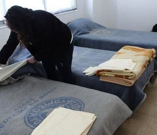 Ανοικτοί από σήμερα δύο θερμαινόμενοι χώροι του δήμου Αθηναίων για τους άστεγους