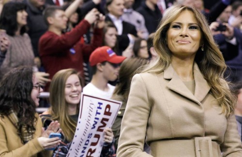 Απάντηση μέσω twitter έδωσε η Μελάνια στις φήμες περί απομάκρυνσής της από τον Ντόναλντ Τραμπ